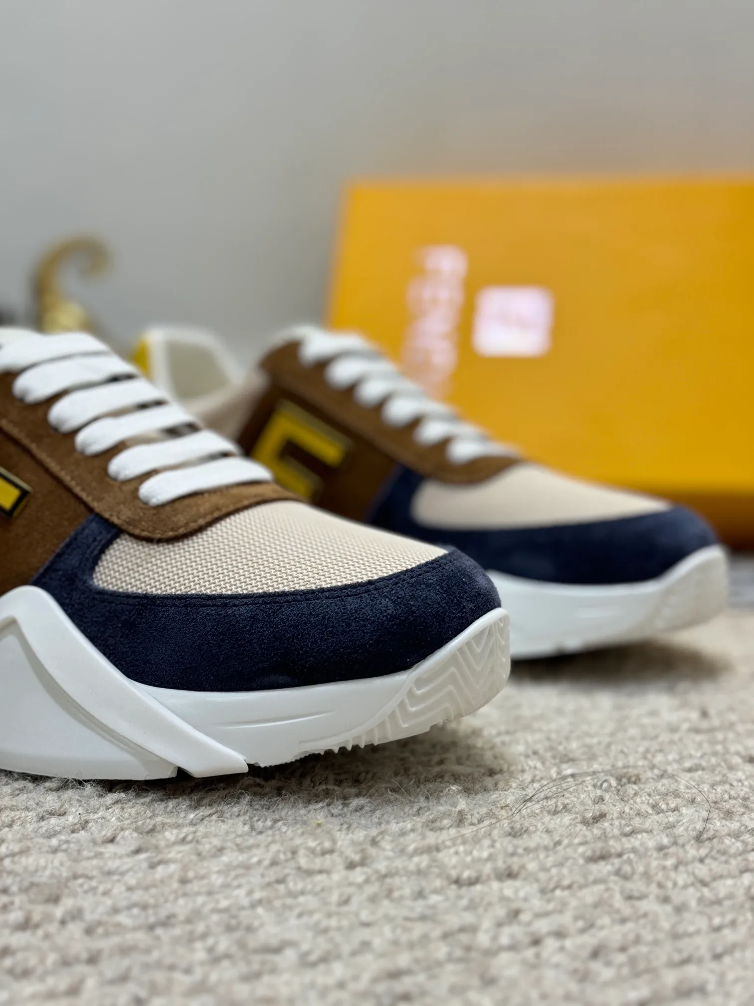 Men's men's shoes 💰520 [New style] 🦥🦥 Original quality - Fendi ◾️▫️F D🆕 Spring and summer new men's slip-on sneakers, with elastic straps, side zippers, and corrugated soles engraved with F. Embossed Fendi Flow lettering on the heel. Mixed material of high-tech fabric and black suede. FF graphic tongue. Ultra-light and wear-resistant EVA sole. Size: 38-44 (45 customized
